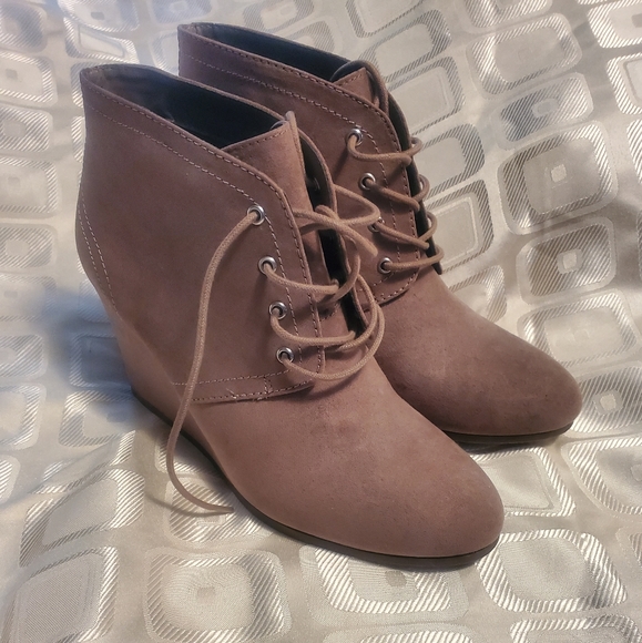 Shoes ๐ - Picture 1 of 6